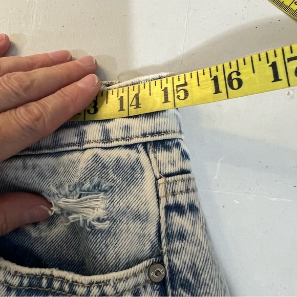 KANCAN LIGHT DENIM DISTRESSED COLLIE HIGH RISE MOM JEANS 26 - Picture 8 of 10